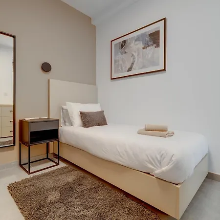 Stylish Penthouse Rooftop Hot Tub Harbour Views סליאמה