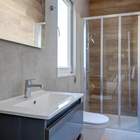 Stylish Penthouse Rooftop Hot Tub Harbour Views סליאמה