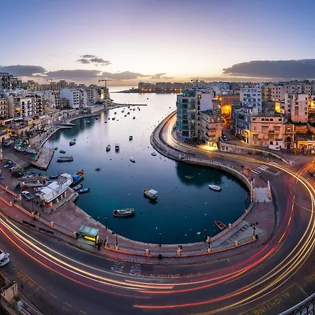 Stylish Penthouse Rooftop Hot Tub Harbour Views Apartmán Sliema