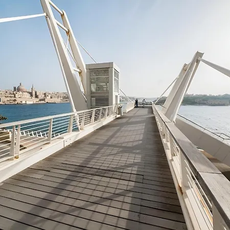 Stylish Penthouse Rooftop Hot Tub Harbour Views Sliema
