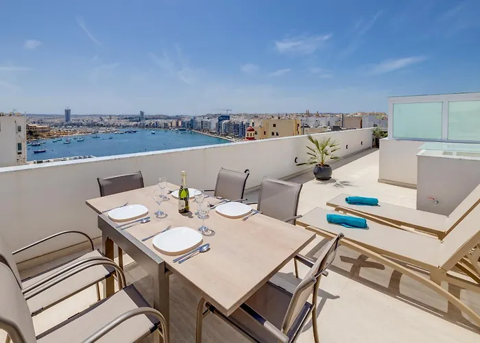 Stylish Penthouse Rooftop Hot Tub Harbour Views *