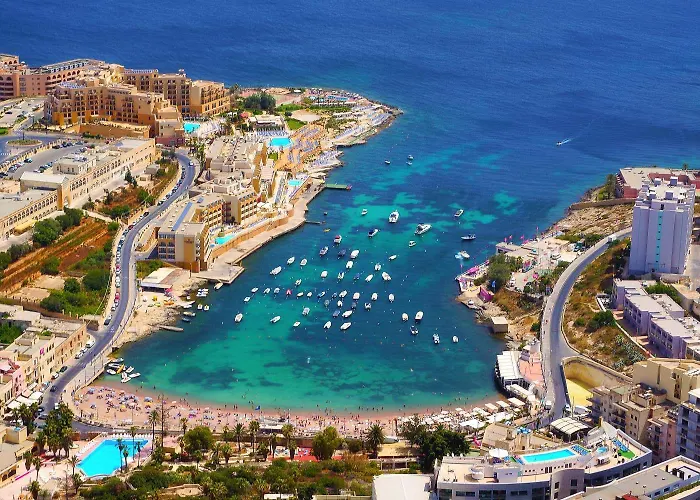 Stylish Penthouse Rooftop Hot Tub Harbour Views * Sliema