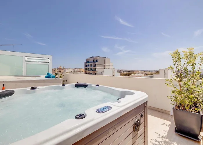Stylish Penthouse Rooftop Hot Tub Harbour Views Sliema