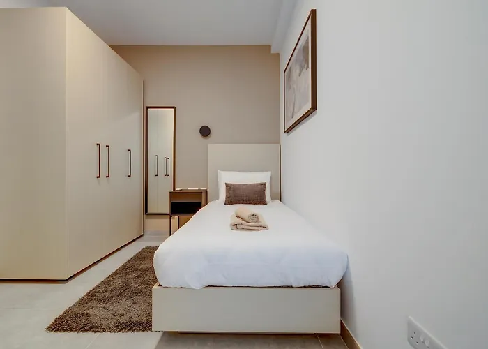 Stylish Penthouse Rooftop Hot Tub Harbour Views Sliema