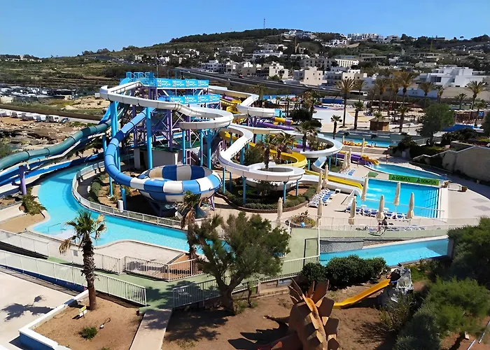 Stylish Penthouse Rooftop Hot Tub Harbour Views *