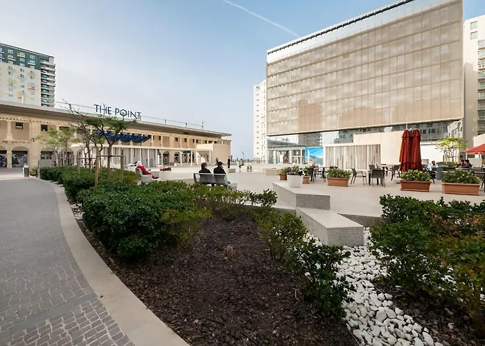 Stylish Penthouse Rooftop Hot Tub Harbour Views