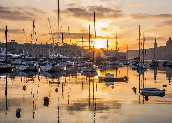 Stylish Penthouse Rooftop Hot Tub Harbour Views *