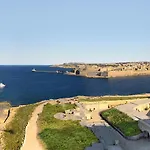Stylish Penthouse Rooftop Hot Tub Harbour Views Apartment