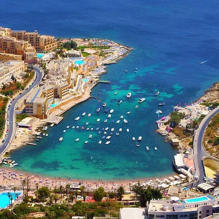 Stylish Penthouse Rooftop Hot Tub Harbour Views * Sliema