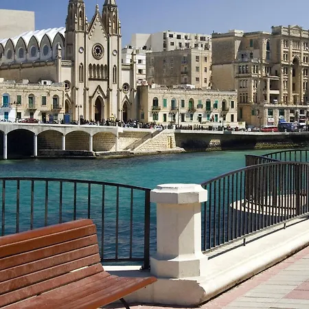 Stylish Penthouse Rooftop Hot Tub Harbour Views Sliema