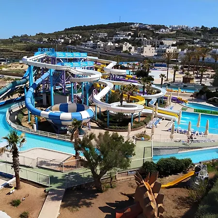 Stylish Penthouse Rooftop Hot Tub Harbour Views *