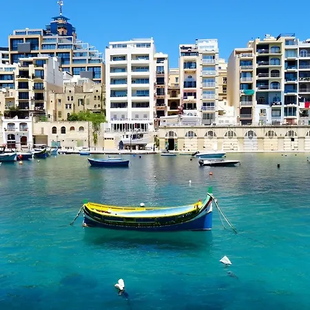 Stylish Penthouse Rooftop Hot Tub Harbour Views * Sliema