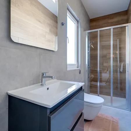 Apartment Stylish Penthouse Rooftop Hot Tub Harbour Views *