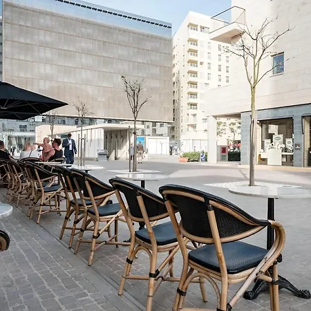 Stylish Penthouse Rooftop Hot Tub Harbour Views *