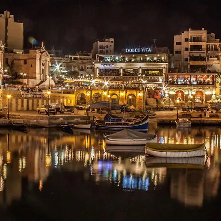 Stylish Penthouse Rooftop Hot Tub Harbour Views * Sliema
