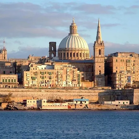 Stylish Penthouse Rooftop Hot Tub Harbour Views Sliema