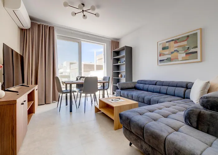 Stylish Penthouse Rooftop Hot Tub Harbour Views * Sliema