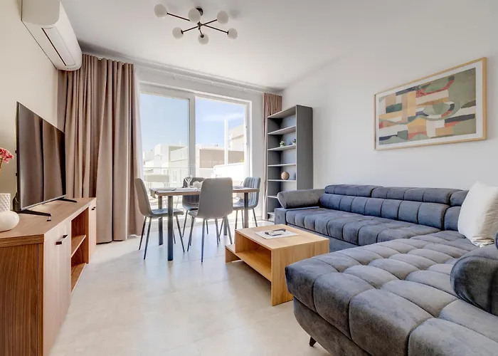 Stylish Penthouse Rooftop Hot Tub Harbour Views *