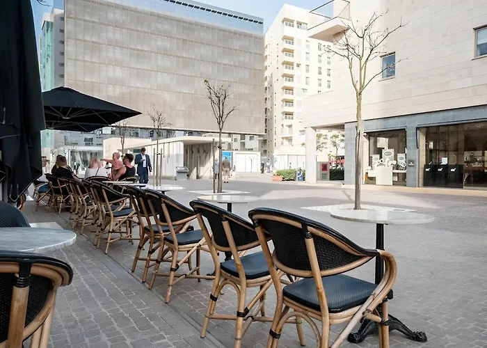 Stylish Penthouse Rooftop Hot Tub Harbour Views *